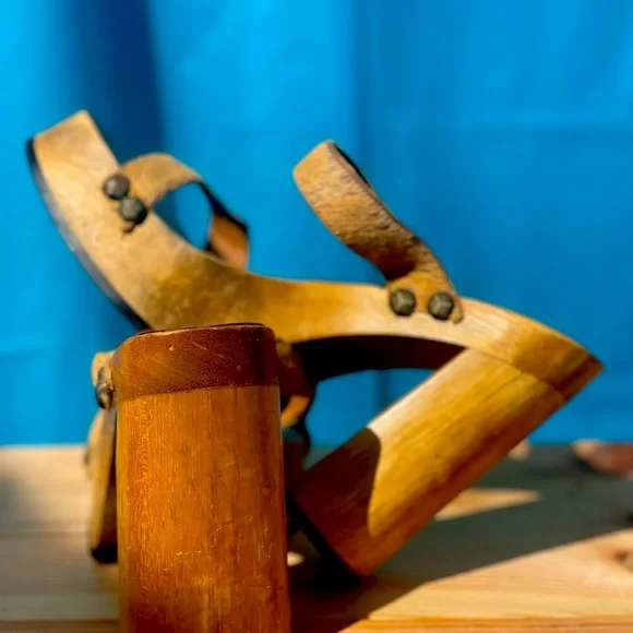 VINTAGE STEVE MADDEN WODDEN SANDALS SIZE. 6 - Picture 15 of 16